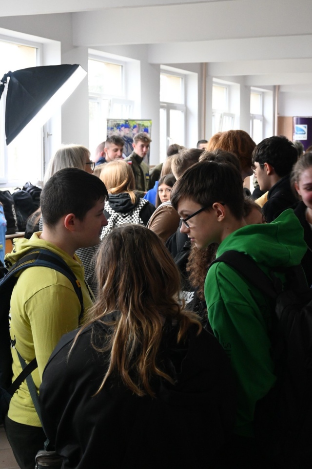 Czas zawodowców w ZSZ nr 2: Młodzież poznaje ofertę edukacyjną szkoły [07.03.2024] - zdjęcie #2 - eOstroleka.pl