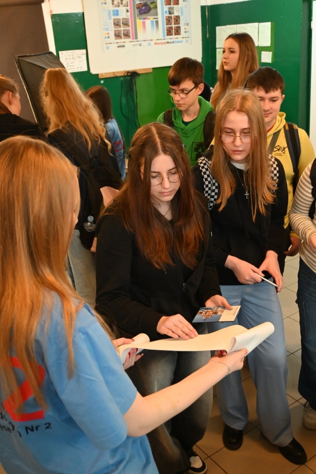 Czas zawodowców w ZSZ nr 2: Młodzież poznaje ofertę edukacyjną szkoły [07.03.2024] - zdjęcie #1 - eOstroleka.pl