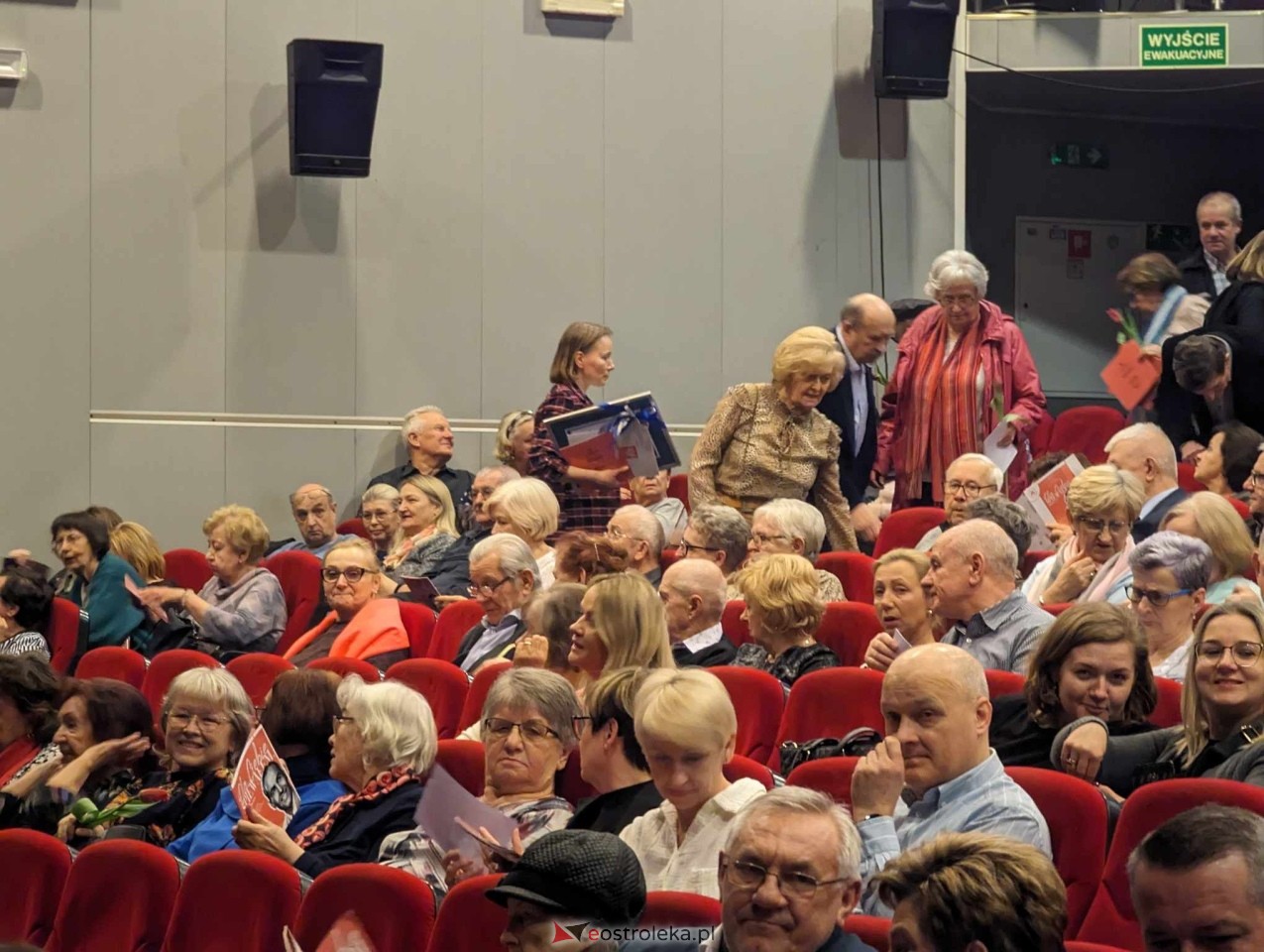 Koncert „Dla Ciebie śpiewałem…” [07.03.2024] - zdjęcie #37 - eOstroleka.pl