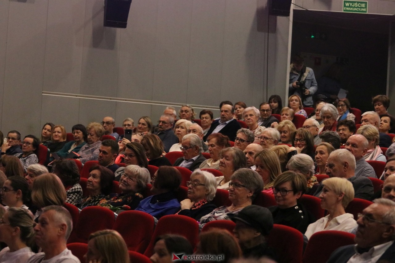 Koncert „Dla Ciebie śpiewałem…” [07.03.2024] - zdjęcie #20 - eOstroleka.pl