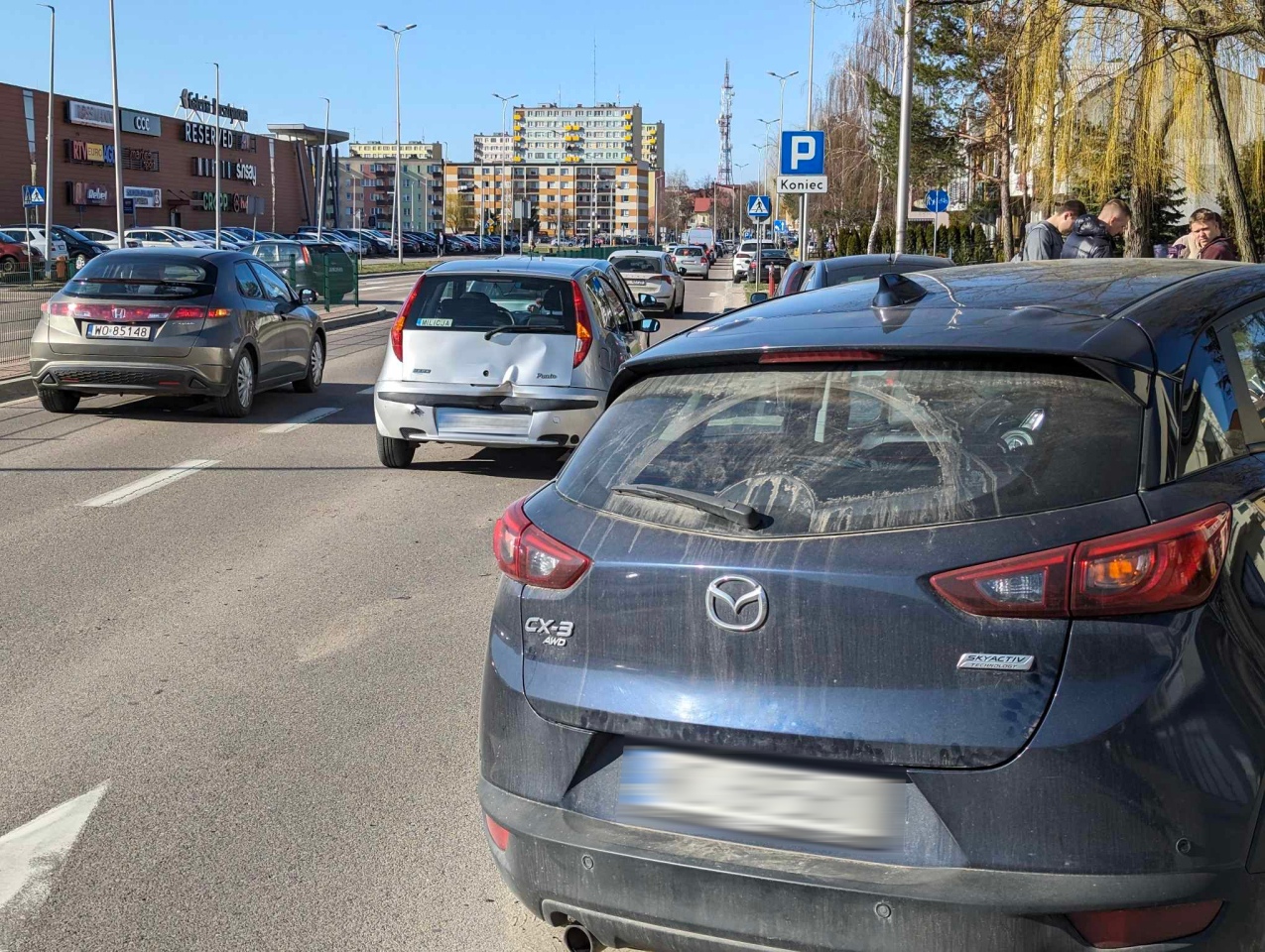 Kraksa z “milicją” w centrum Ostrołęki. Uszkodzone trzy auta [08.03.2024] - zdjęcie #1 - eOstroleka.pl