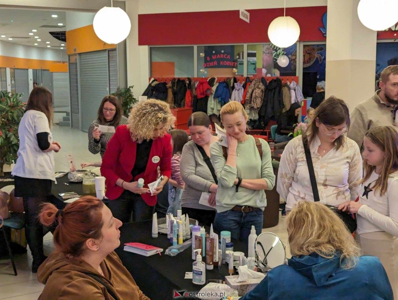O matko i córko! Dzień Kobiet w Ostrołęce [08.03.2024] - zdjęcie #35 - eOstroleka.pl