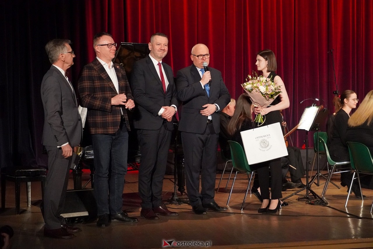 Koncert kameralny dla Pań w Ostrołęckim Centrum Kultury [9.03.2024] - zdjęcie #105 - eOstroleka.pl