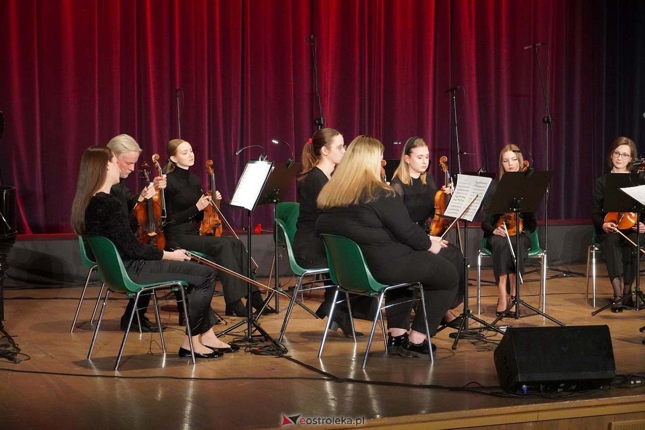 Koncert kameralny dla Pań w Ostrołęckim Centrum Kultury [9.03.2024] - zdjęcie #98 - eOstroleka.pl