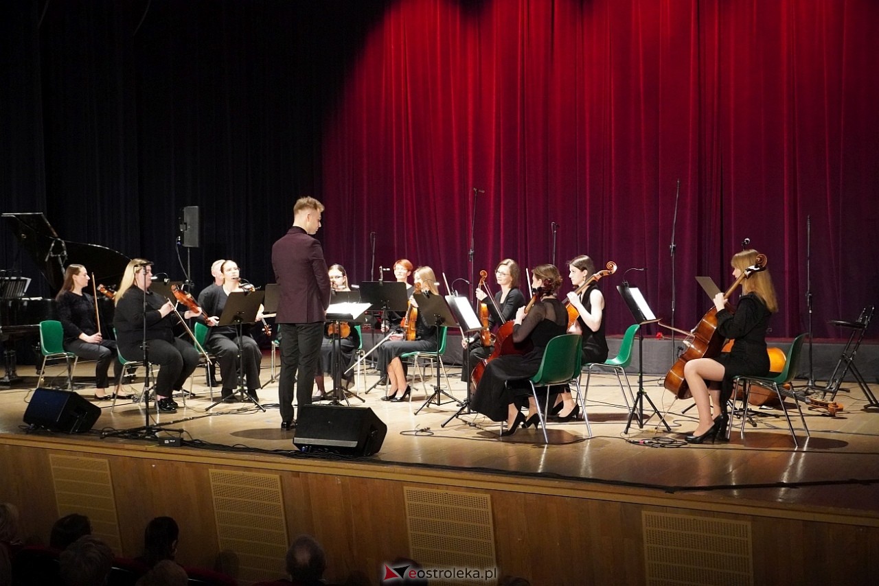 Koncert kameralny dla Pań w Ostrołęckim Centrum Kultury [9.03.2024] - zdjęcie #93 - eOstroleka.pl