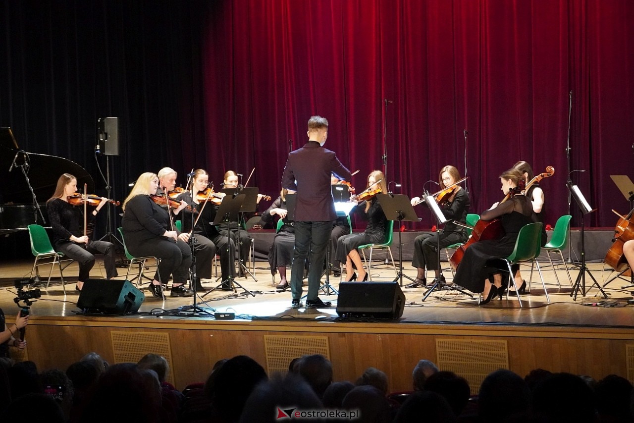 Koncert kameralny dla Pań w Ostrołęckim Centrum Kultury [9.03.2024] - zdjęcie #84 - eOstroleka.pl