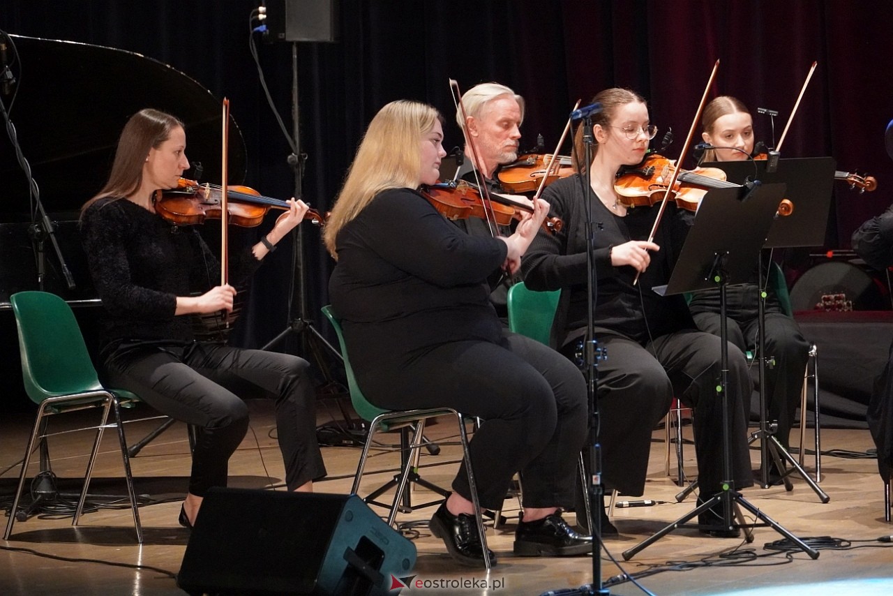 Koncert kameralny dla Pań w Ostrołęckim Centrum Kultury [9.03.2024] - zdjęcie #82 - eOstroleka.pl