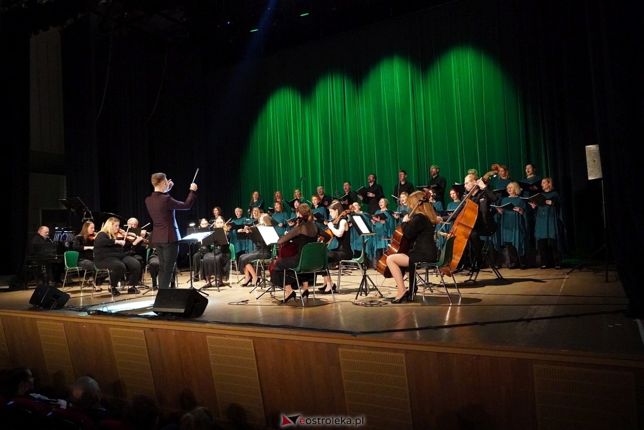 Koncert kameralny dla Pań w Ostrołęckim Centrum Kultury [9.03.2024] - zdjęcie #25 - eOstroleka.pl