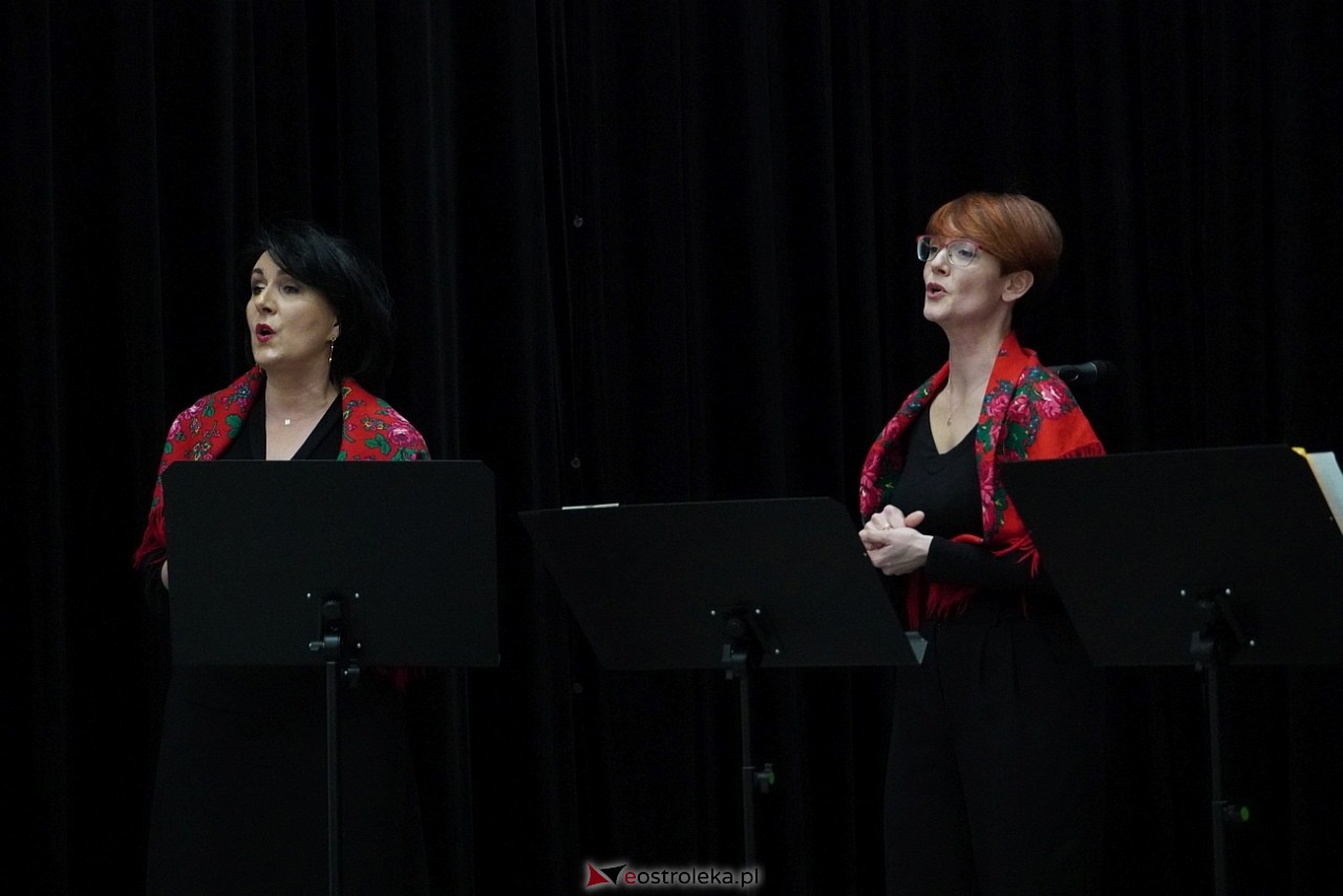 Koncert grupy wokalnej Trzecie zwrotki w MKK [10.03.2024] - zdjęcie #34 - eOstroleka.pl