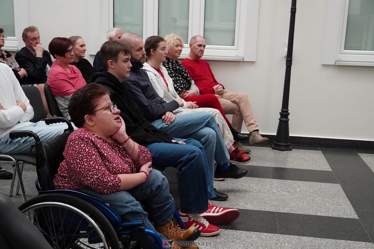 Koncert grupy wokalnej Trzecie zwrotki w MKK [10.03.2024] - zdjęcie #31 - eOstroleka.pl