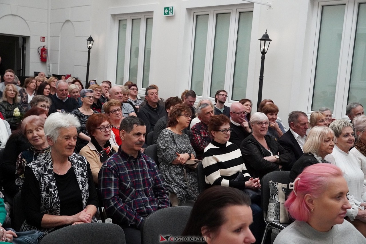 Koncert grupy wokalnej Trzecie zwrotki w MKK [10.03.2024] - zdjęcie #29 - eOstroleka.pl