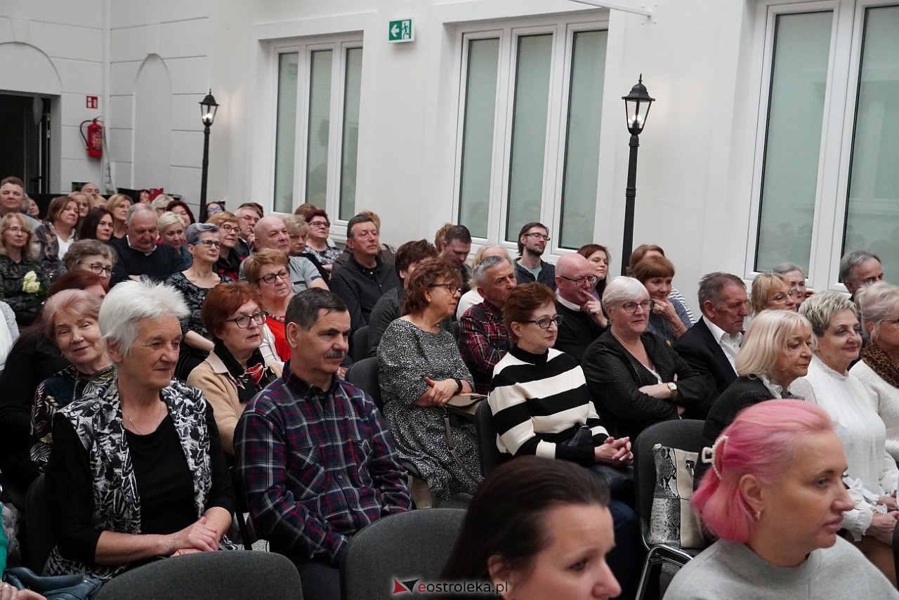 Koncert grupy wokalnej Trzecie zwrotki w MKK [10.03.2024] - zdjęcie #28 - eOstroleka.pl