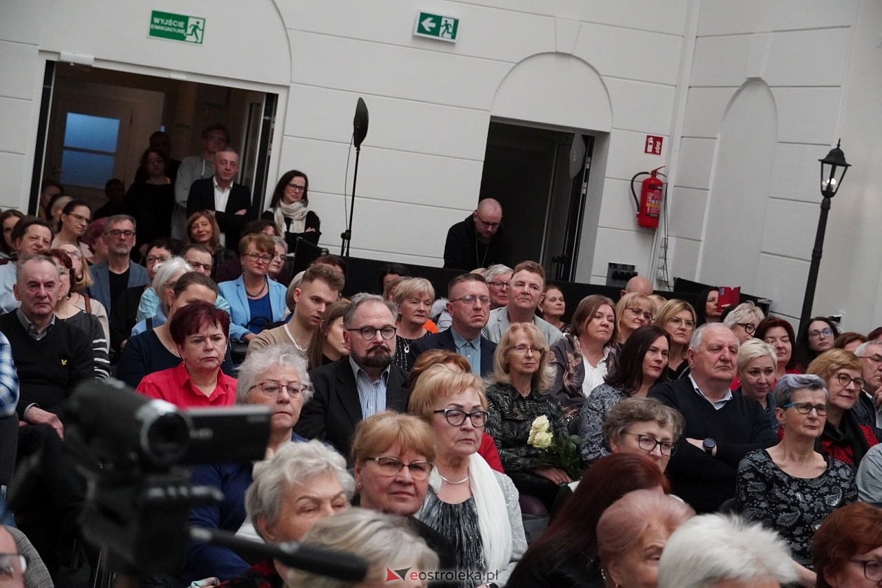 Koncert grupy wokalnej Trzecie zwrotki w MKK [10.03.2024] - zdjęcie #20 - eOstroleka.pl