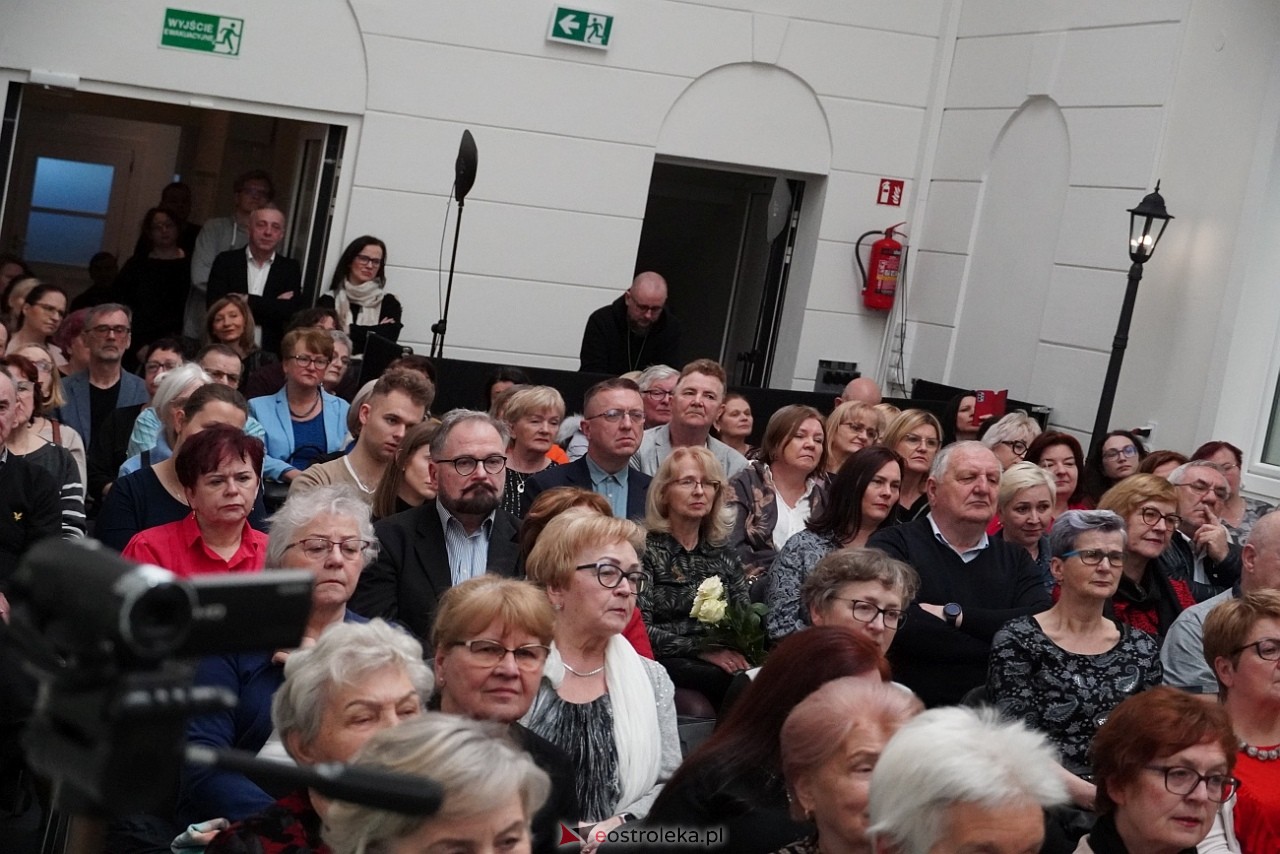 Koncert grupy wokalnej Trzecie zwrotki w MKK [10.03.2024] - zdjęcie #19 - eOstroleka.pl