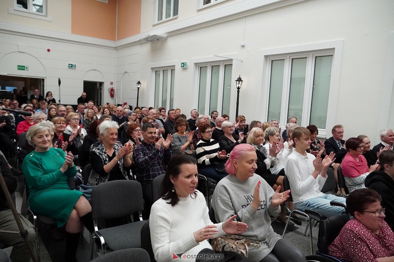 Koncert grupy wokalnej Trzecie zwrotki w MKK [10.03.2024] - zdjęcie #15 - eOstroleka.pl