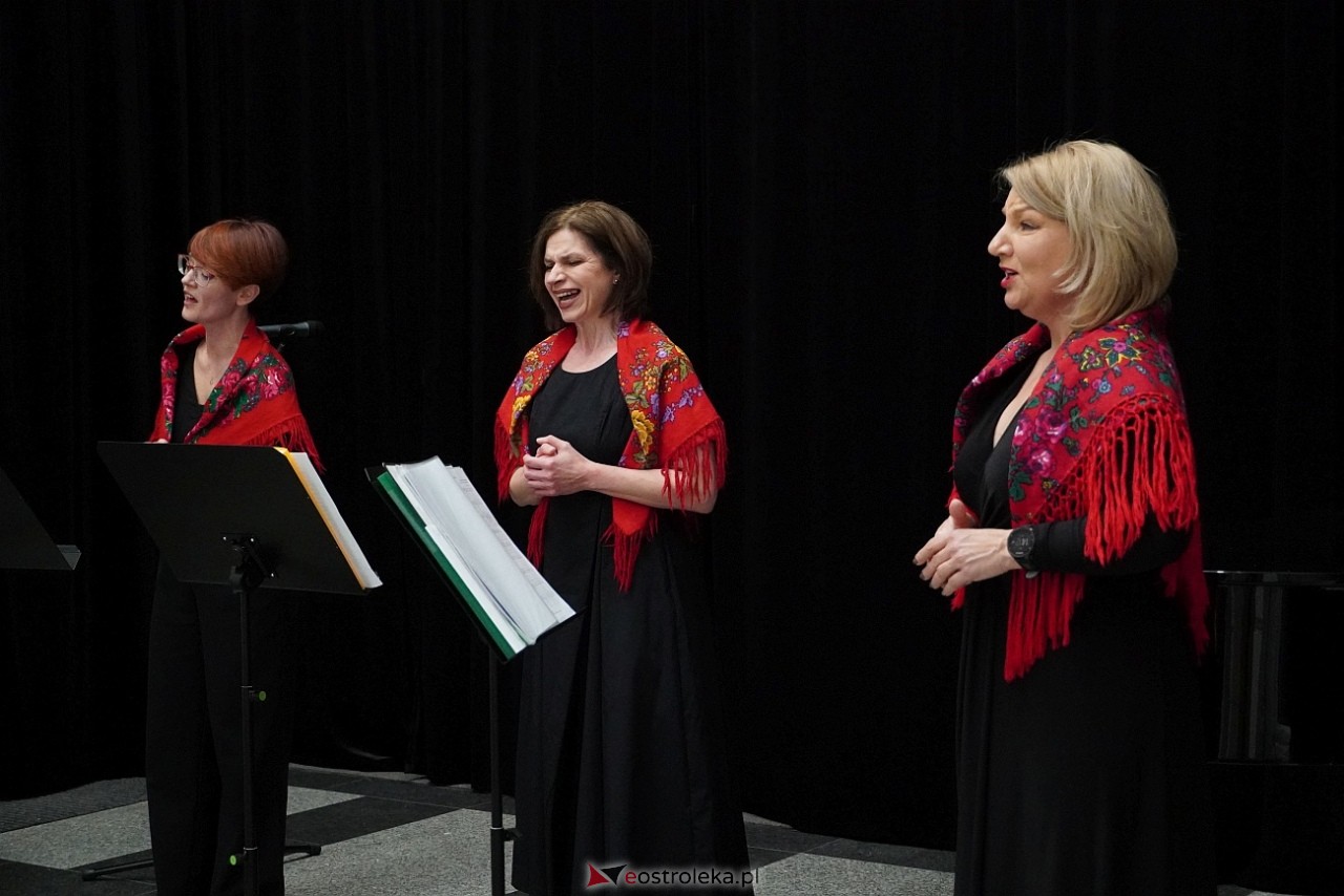 Koncert grupy wokalnej Trzecie zwrotki w MKK [10.03.2024] - zdjęcie #11 - eOstroleka.pl