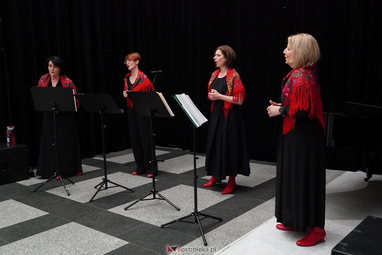 Koncert grupy wokalnej Trzecie zwrotki w MKK [10.03.2024] - zdjęcie #9 - eOstroleka.pl