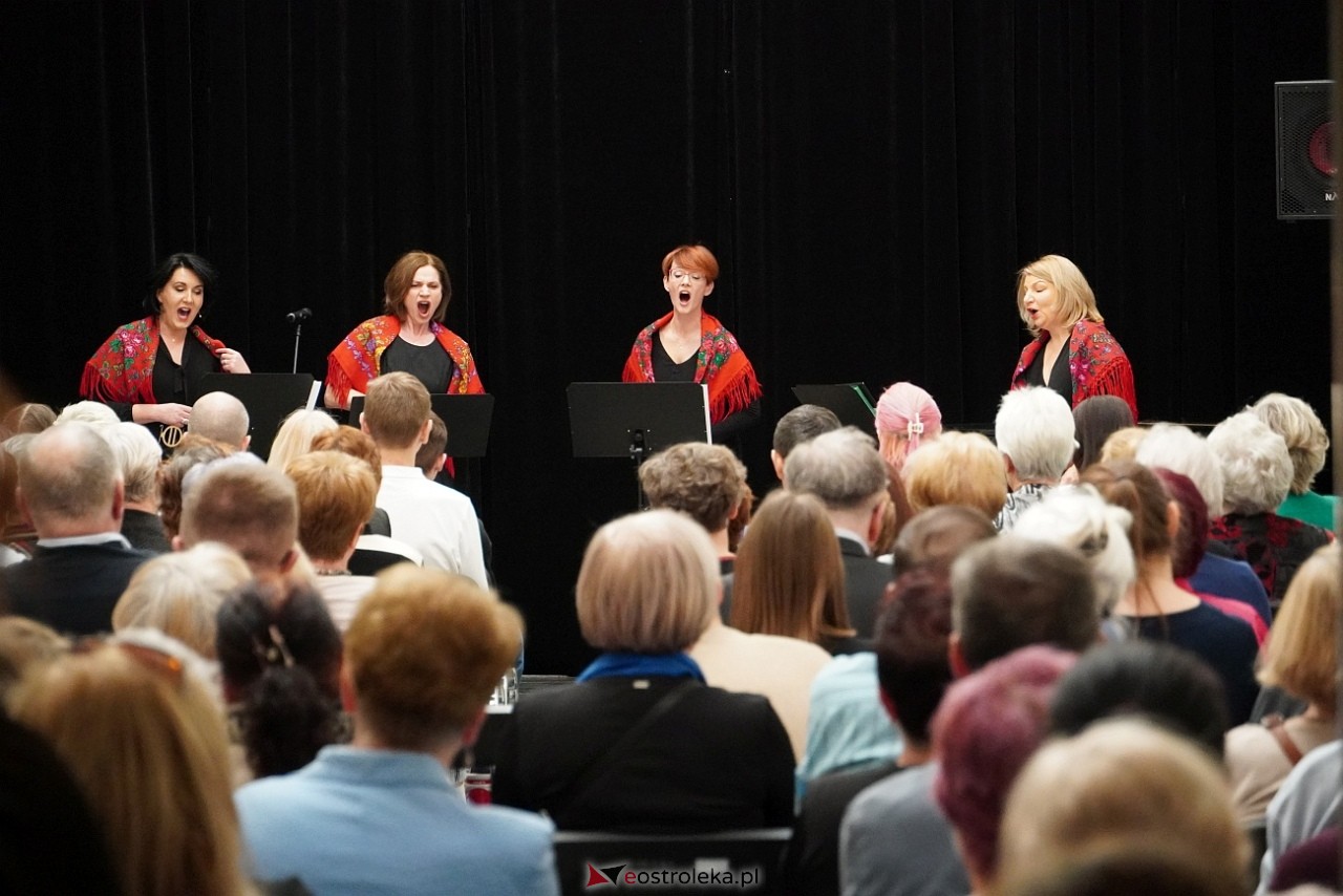 Koncert grupy wokalnej Trzecie zwrotki w MKK [10.03.2024] - zdjęcie #2 - eOstroleka.pl