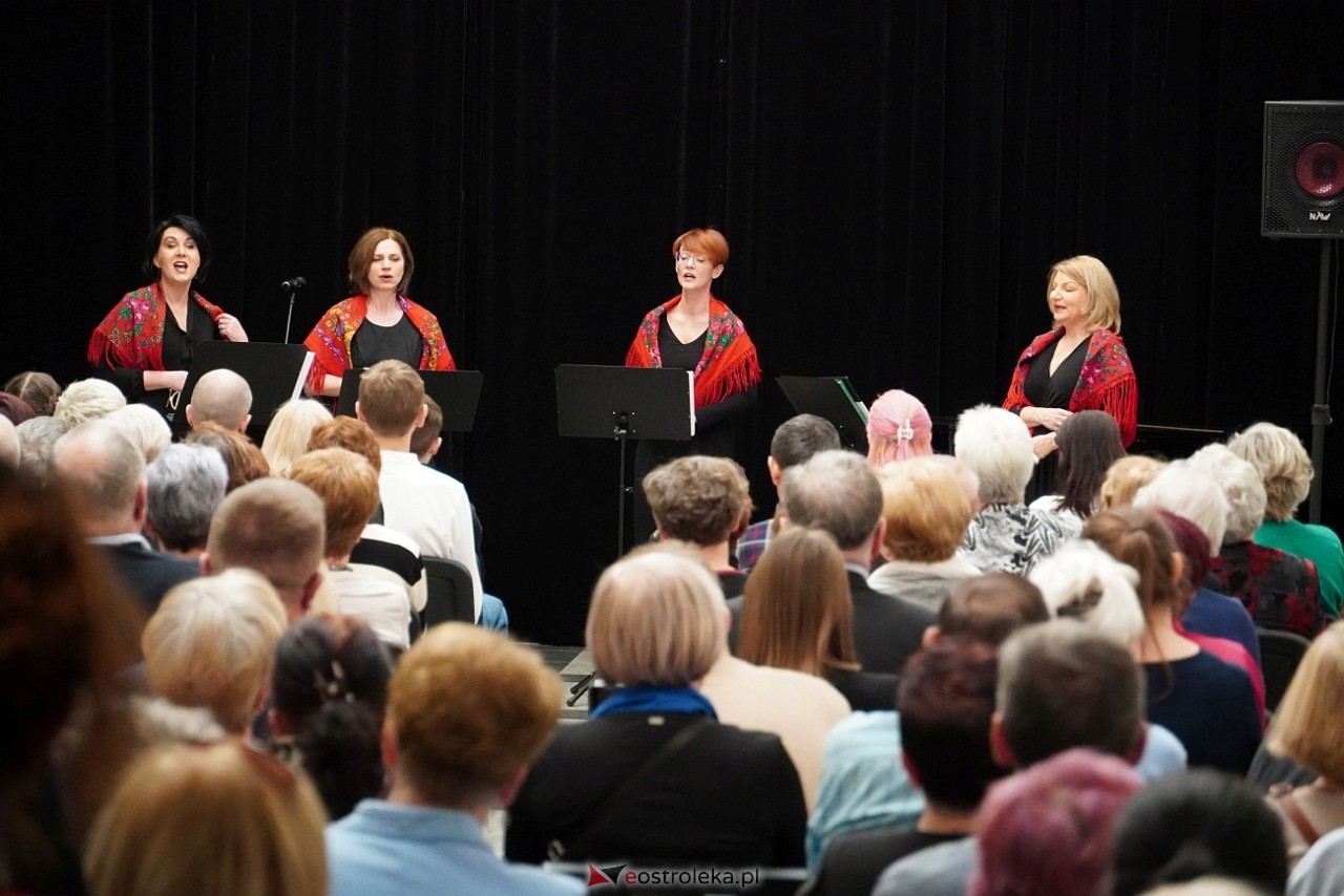 Koncert grupy wokalnej Trzecie zwrotki w MKK [10.03.2024] - zdjęcie #1 - eOstroleka.pl