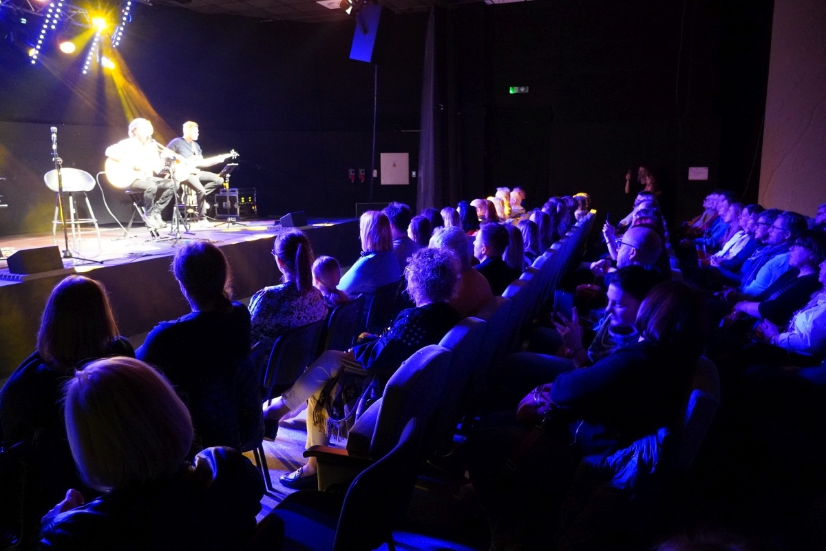 Koncert Adama Kalinowskiego i Natalii Szczypuła w Ostrołęce [10.03.2024] - zdjęcie #14 - eOstroleka.pl