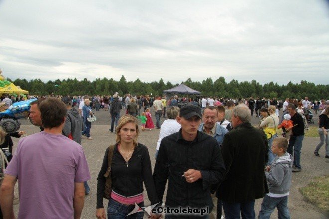 Piknik lotniczy w Grądach - 12.VI.2011(fot. M. Ślusarczyk) - zdjęcie #184 - eOstroleka.pl