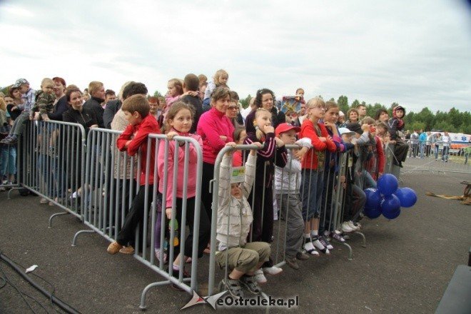 Piknik lotniczy w Grądach - 12.VI.2011(fot. M. Ślusarczyk) - zdjęcie #110 - eOstroleka.pl