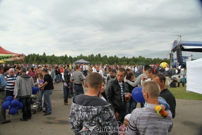 Piknik lotniczy w Grądach - 12.VI.2011(fot. M. Ślusarczyk) - zdjęcie #100 - eOstroleka.pl