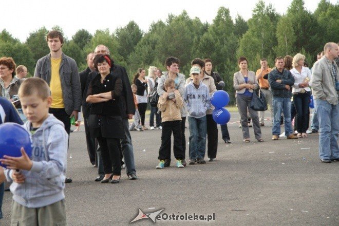 Piknik lotniczy w Grądach - 12.VI.2011(fot. M. Ślusarczyk) - zdjęcie #82 - eOstroleka.pl