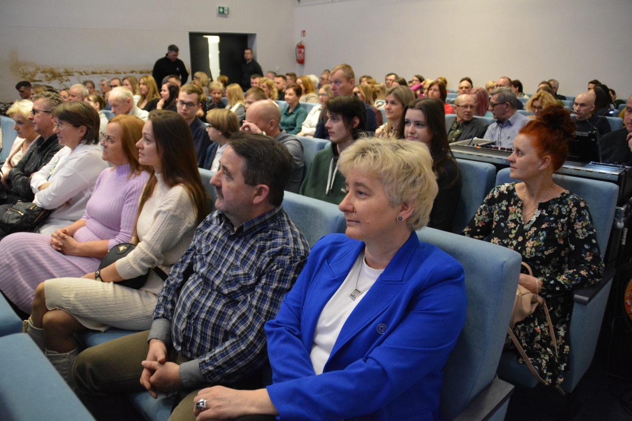 Kadzidło: Grupa MoCarta podbiła serca publiczności! Ale Kino rozbawiło i zachwyciło [09.03.2024] - zdjęcie #37 - eOstroleka.pl