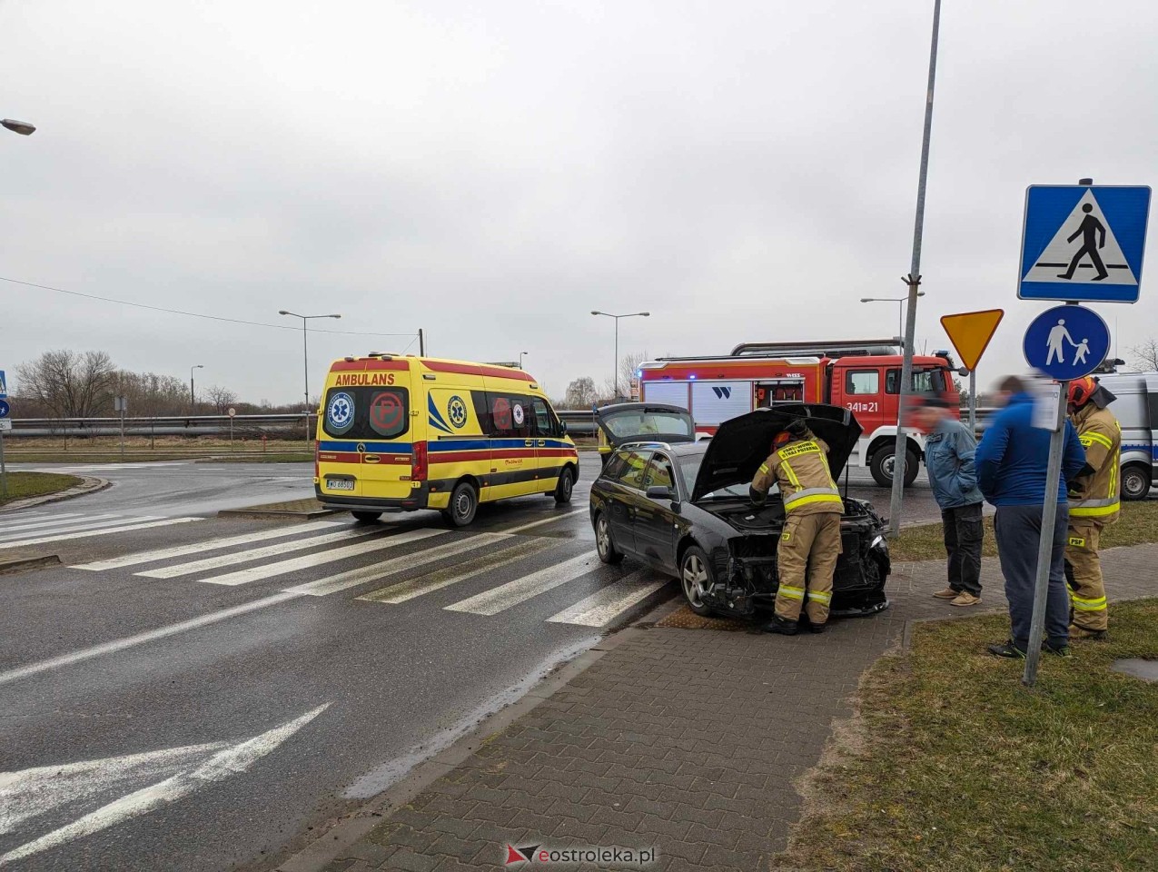 Wypadek na Kołobrzeskiej w Ostrołęce. To miejsce przynosi pecha wielu kierowcom [12.03.2024] - zdjęcie #2 - eOstroleka.pl