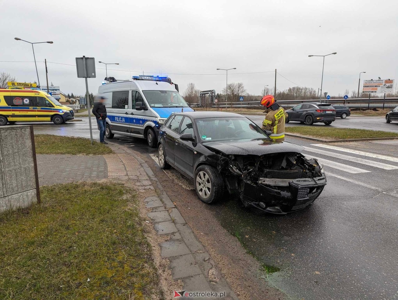 Wypadek na Kołobrzeskiej w Ostrołęce. To miejsce przynosi pecha wielu kierowcom [12.03.2024] - zdjęcie #6 - eOstroleka.pl