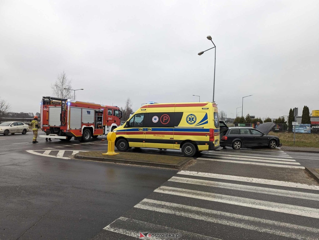 Wypadek na Kołobrzeskiej w Ostrołęce. To miejsce przynosi pecha wielu kierowcom [12.03.2024] - zdjęcie #7 - eOstroleka.pl