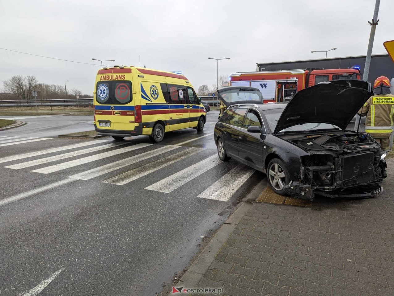 Wypadek na Kołobrzeskiej w Ostrołęce. To miejsce przynosi pecha wielu kierowcom [12.03.2024] - zdjęcie #9 - eOstroleka.pl
