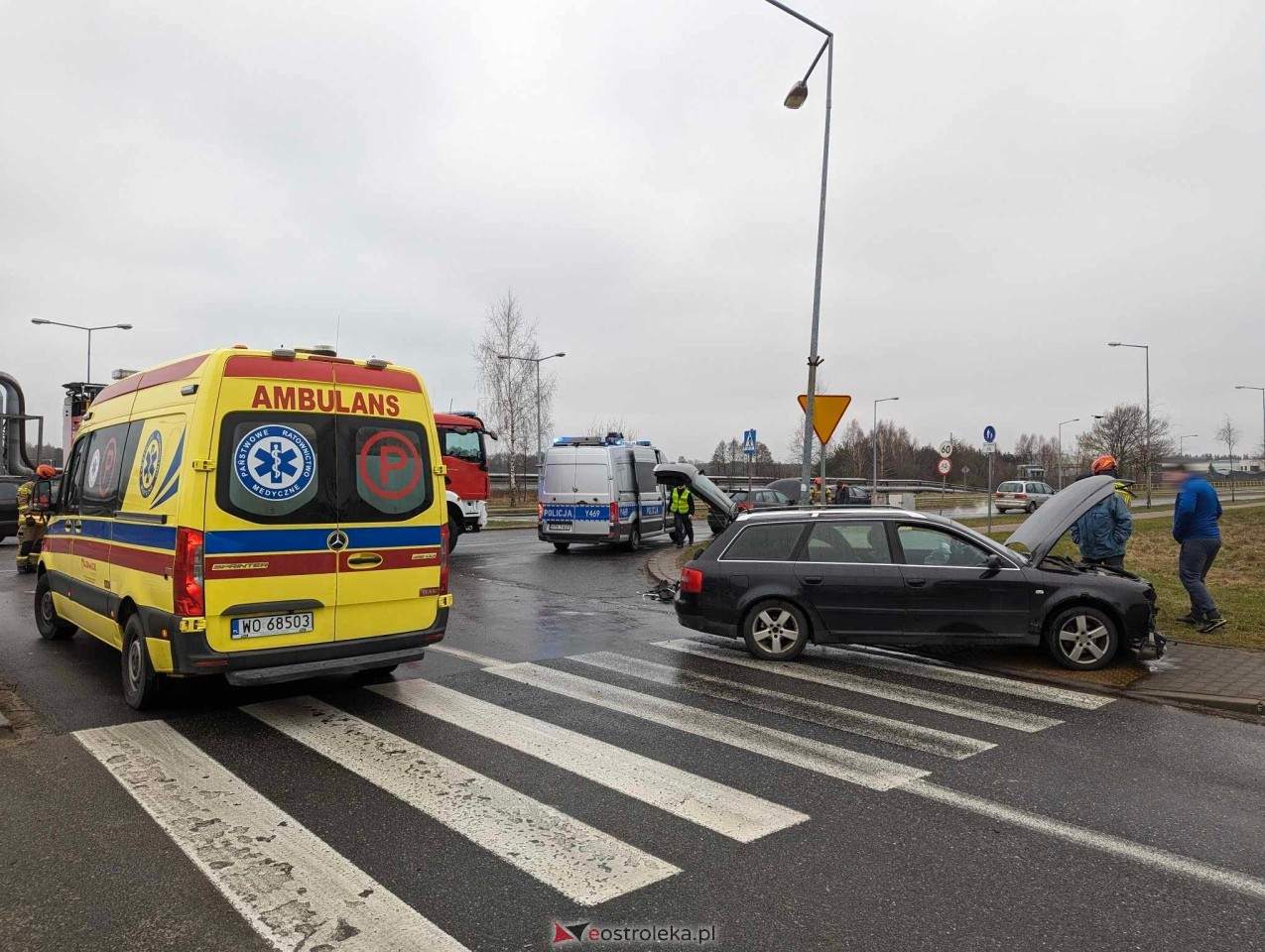 Wypadek na Kołobrzeskiej w Ostrołęce. To miejsce przynosi pecha wielu kierowcom [12.03.2024] - zdjęcie #11 - eOstroleka.pl