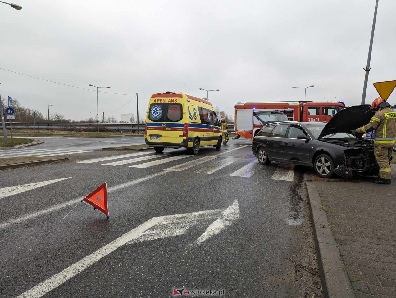 Wypadek na Kołobrzeskiej w Ostrołęce. To miejsce przynosi pecha wielu kierowcom [12.03.2024] - zdjęcie #12 - eOstroleka.pl