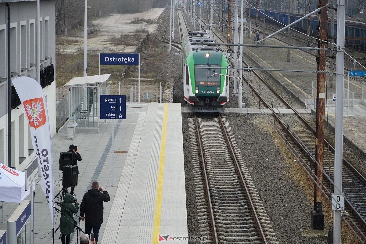 Przyjazd pociągu z Białegostoku [15.03.2024] - zdjęcie #2 - eOstroleka.pl