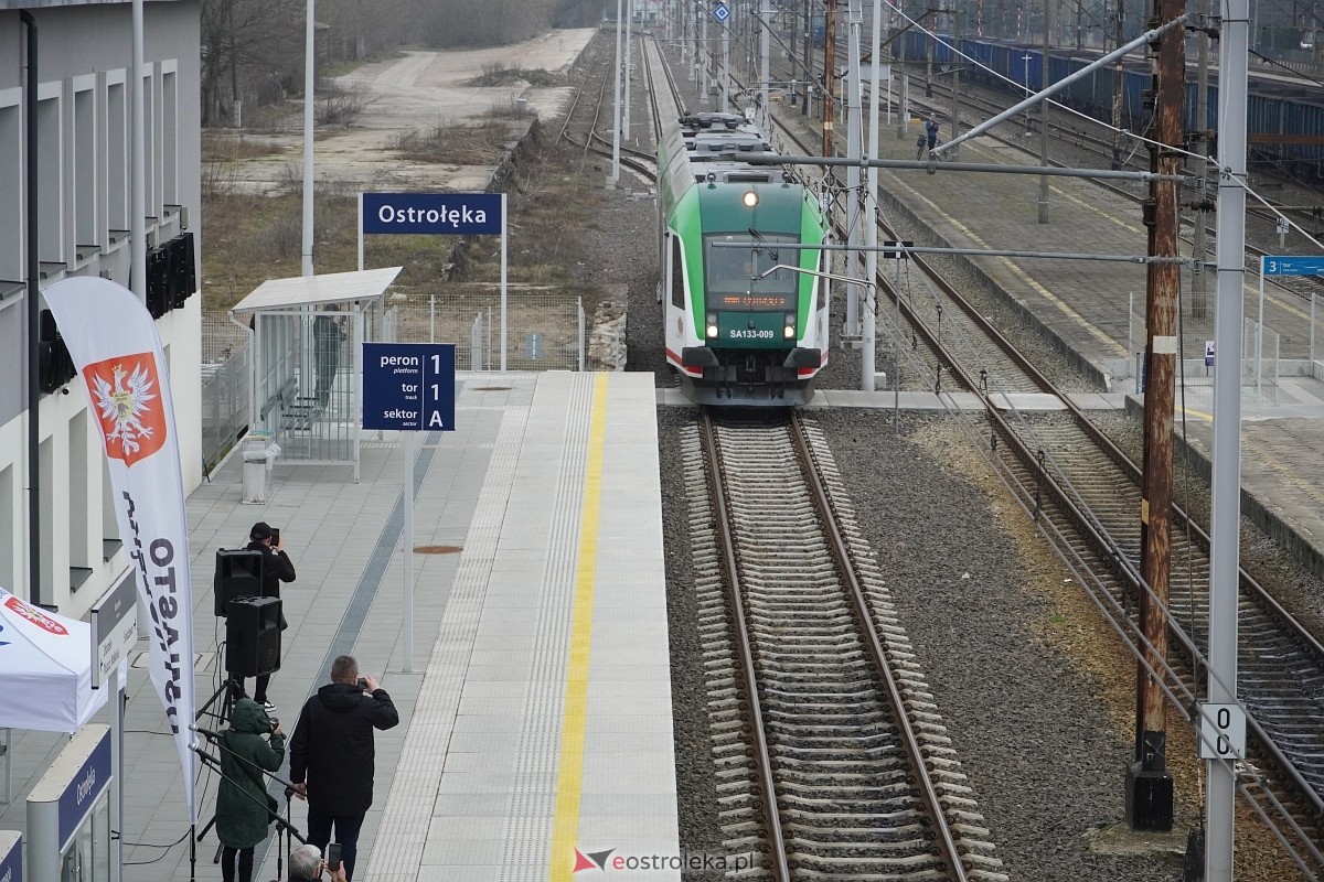 Przyjazd pociągu z Białegostoku [15.03.2024] - zdjęcie #119 - eOstroleka.pl