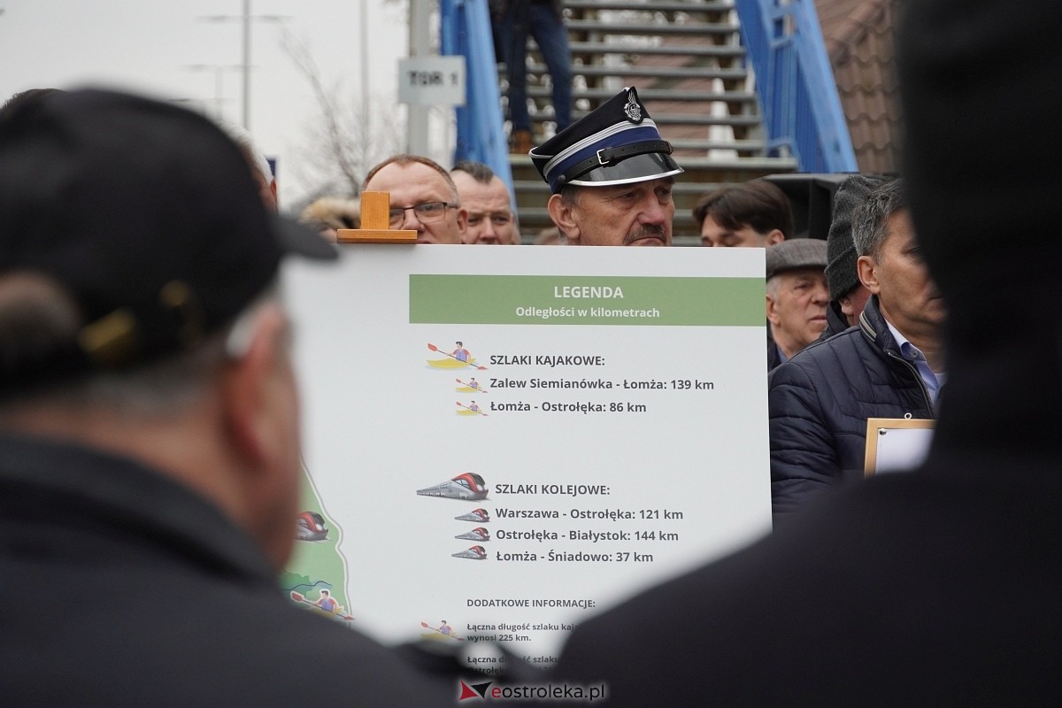Przyjazd pociągu z Białegostoku [15.03.2024] - zdjęcie #24 - eOstroleka.pl