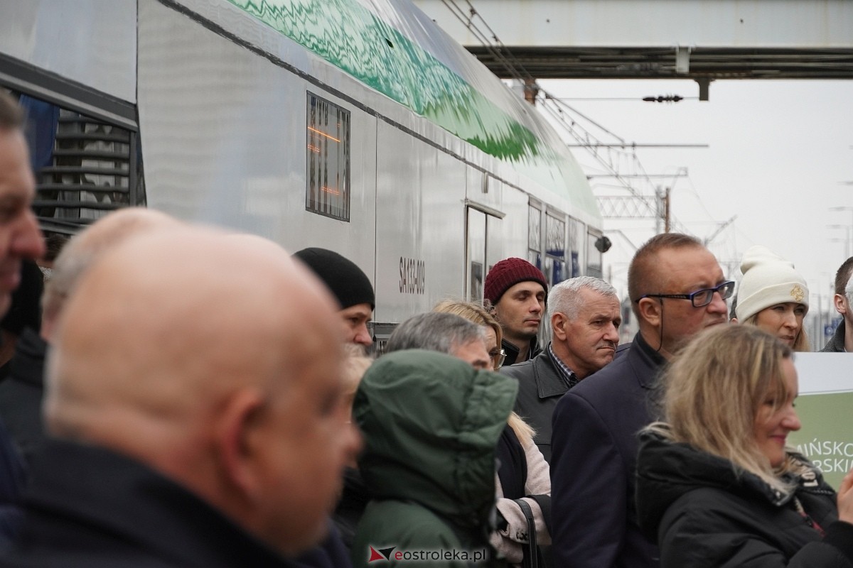 Przyjazd pociągu z Białegostoku [15.03.2024] - zdjęcie #20 - eOstroleka.pl