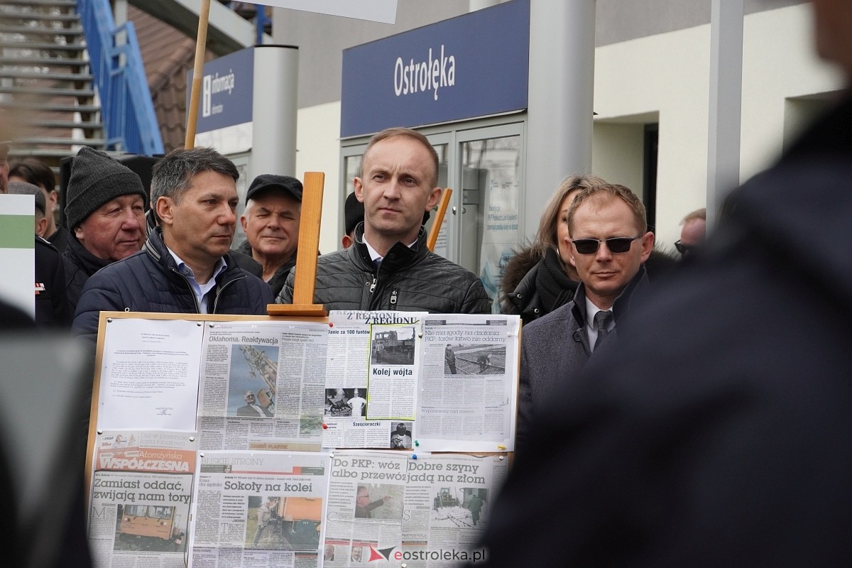 Przyjazd pociągu z Białegostoku [15.03.2024] - zdjęcie #18 - eOstroleka.pl