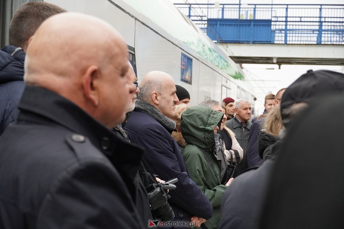 Przyjazd pociągu z Białegostoku [15.03.2024] - zdjęcie #14 - eOstroleka.pl