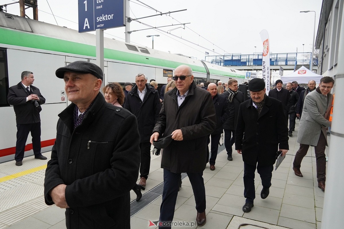 Przyjazd pociągu z Białegostoku [15.03.2024] - zdjęcie #71 - eOstroleka.pl