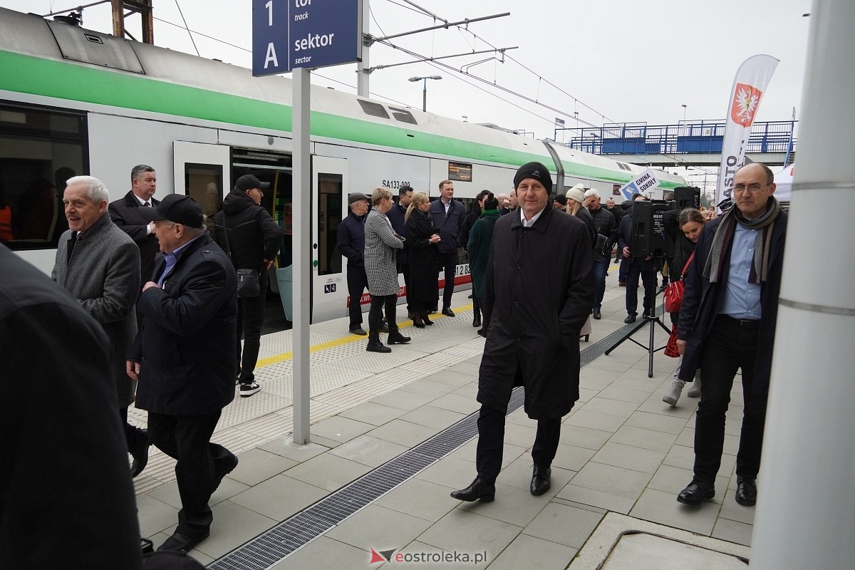 Przyjazd pociągu z Białegostoku [15.03.2024] - zdjęcie #63 - eOstroleka.pl