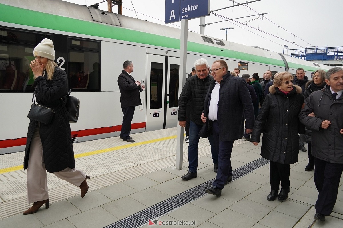 Przyjazd pociągu z Białegostoku [15.03.2024] - zdjęcie #59 - eOstroleka.pl