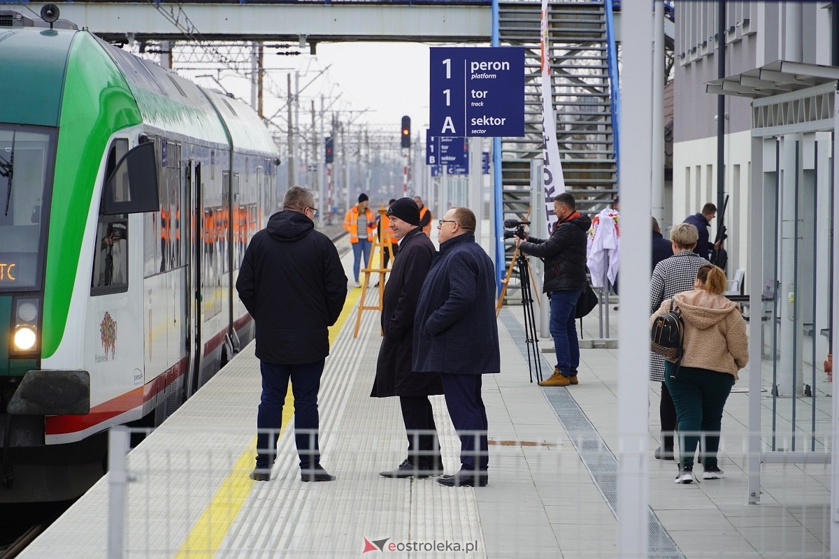Przyjazd pociągu z Białegostoku [15.03.2024] - zdjęcie #10 - eOstroleka.pl