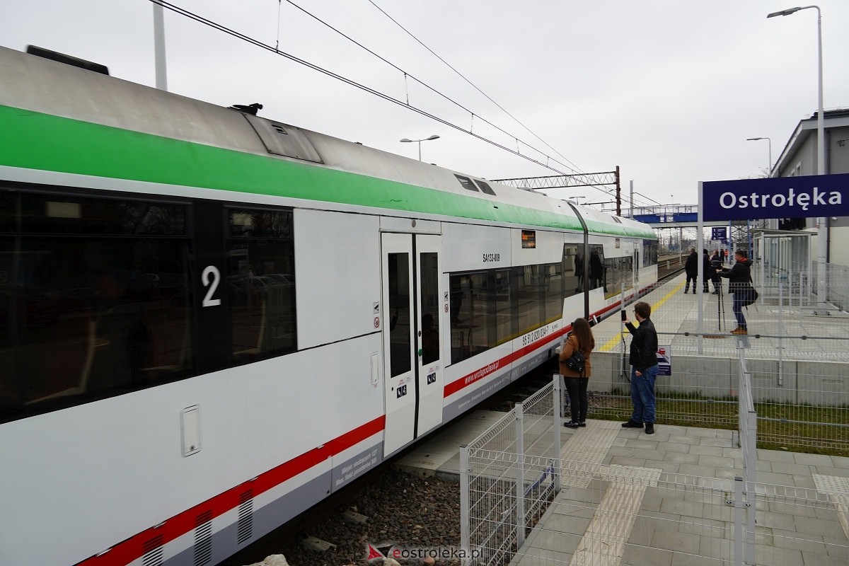 Przyjazd pociągu z Białegostoku [15.03.2024] - zdjęcie #3 - eOstroleka.pl
