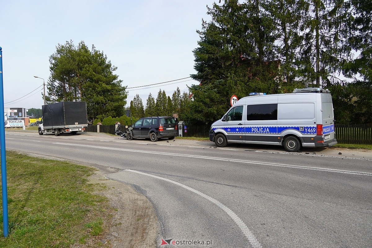 Kolizja w Czarnowcu! VW uderzył w dostawczaka [15.03.2024] - zdjęcie #1 - eOstroleka.pl