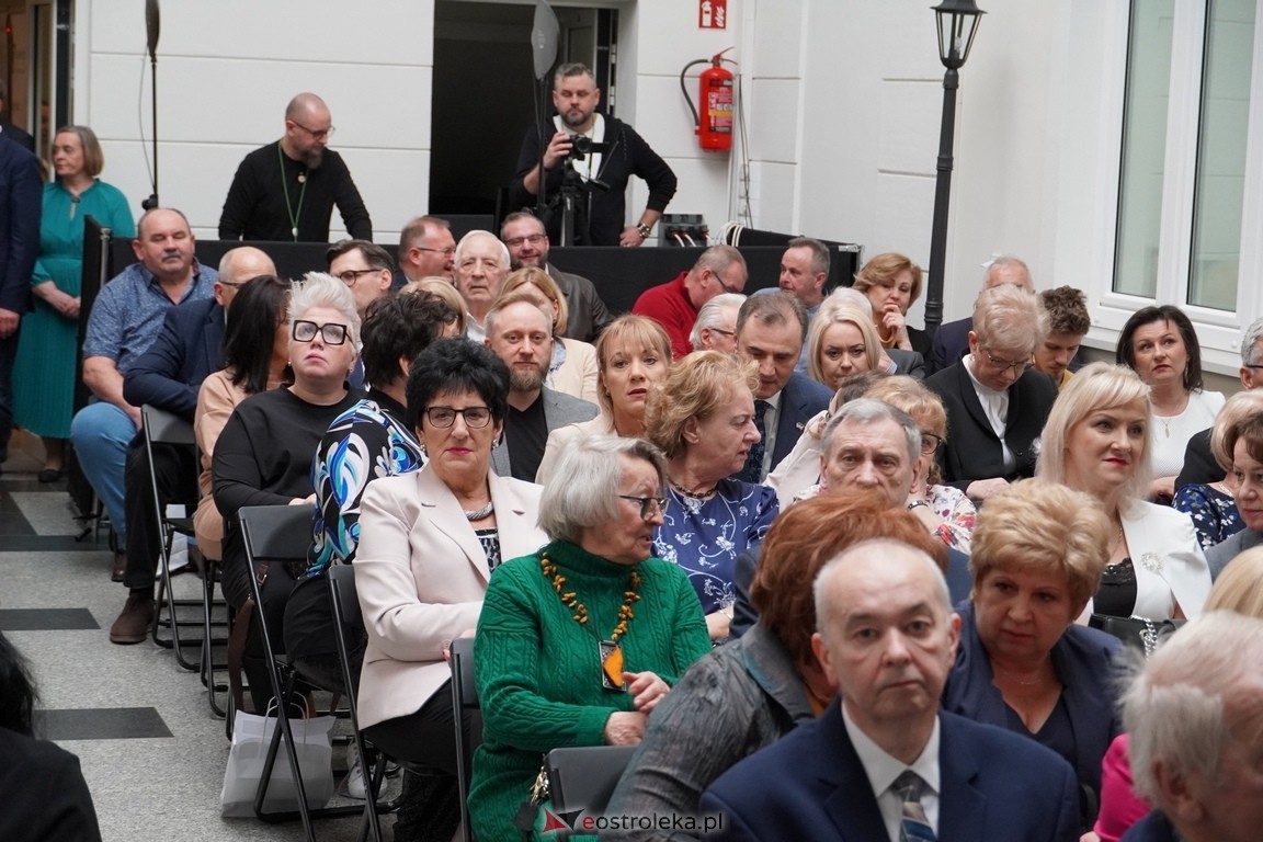 175. lecia Szpitalnictwa w Ostrołęce. Wręczono medale „Zadłużony dla Szpitala w Ostrołęce [15.03.2024] - zdjęcie #143 - eOstroleka.pl