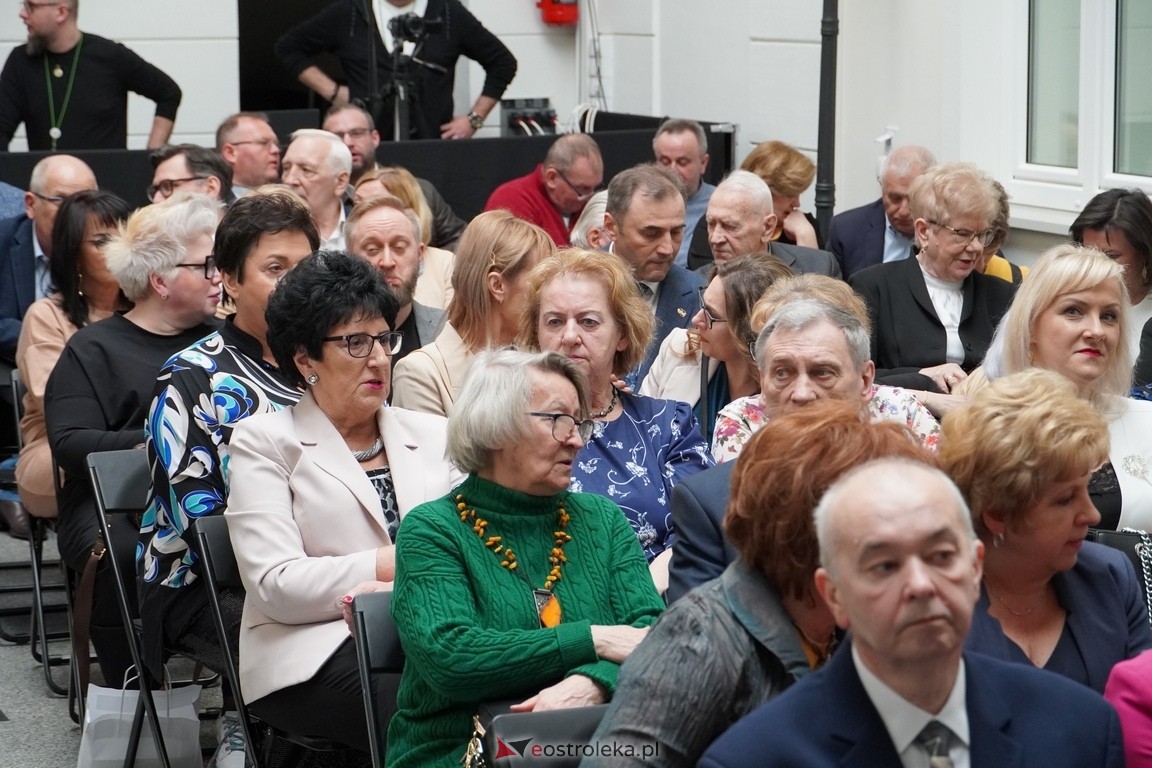 175. lecia Szpitalnictwa w Ostrołęce. Wręczono medale „Zadłużony dla Szpitala w Ostrołęce [15.03.2024] - zdjęcie #141 - eOstroleka.pl