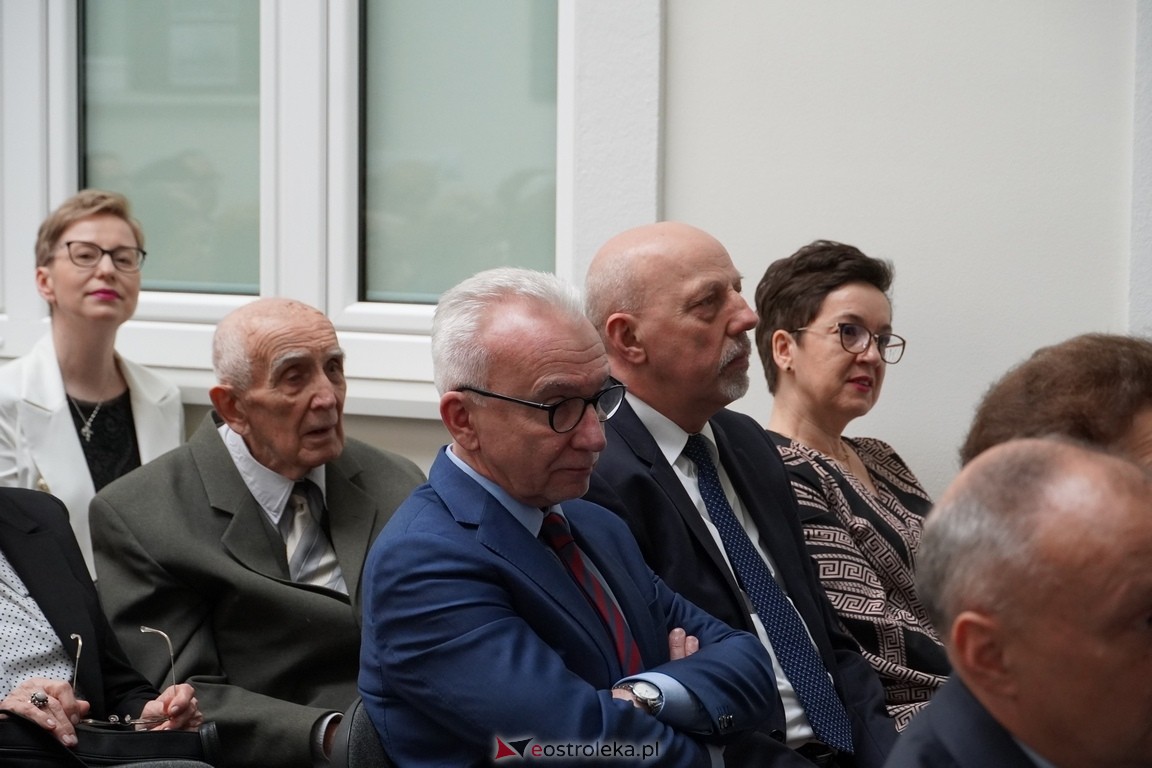 175. lecia Szpitalnictwa w Ostrołęce. Wręczono medale „Zadłużony dla Szpitala w Ostrołęce [15.03.2024] - zdjęcie #126 - eOstroleka.pl